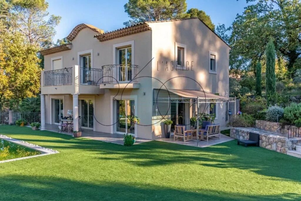 VILLA  DE CHARME  AU CALME AVEC VUE COLLINES